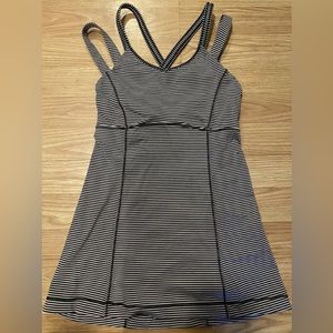 Lululemon top size 4 With stripes fun details on back